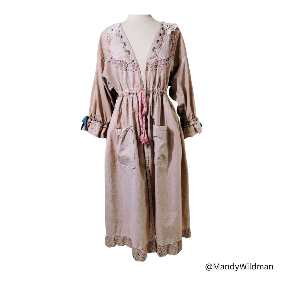Handmade womens duster. Tie waist. Vintage lace, embroidered collar. Unique. M-L